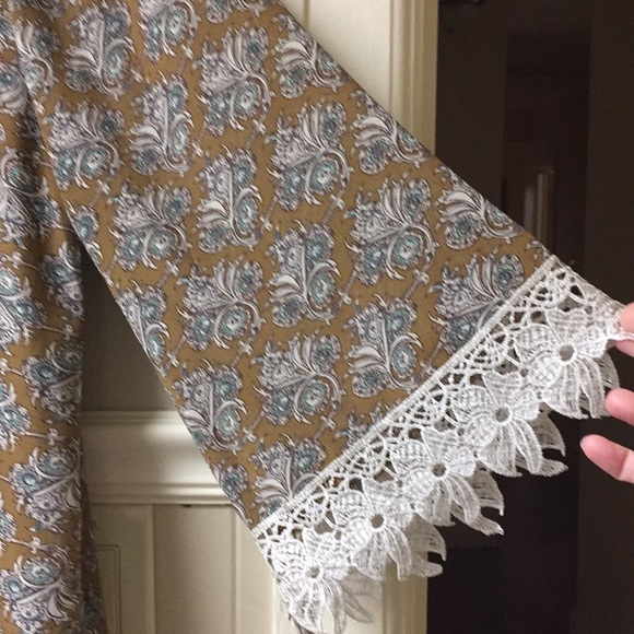 Lady Noiz top with crochet lace detail - Picture 3 of 6